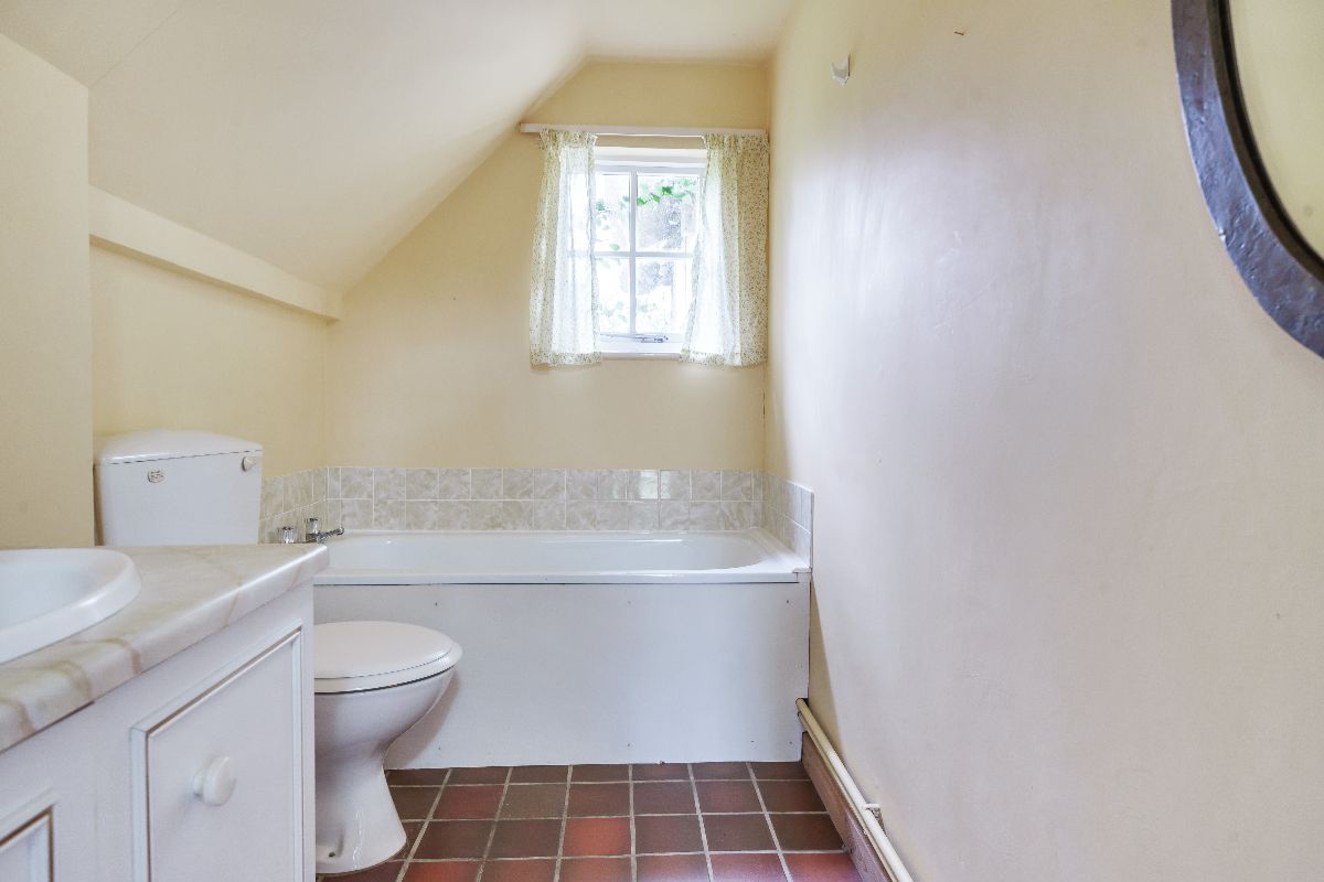 3 bed cottage for sale in Landford, Salisbury 6