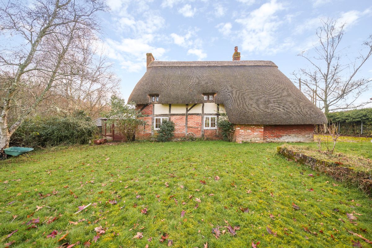 3 bed cottage for sale in Landford, Salisbury  - Property Image 1
