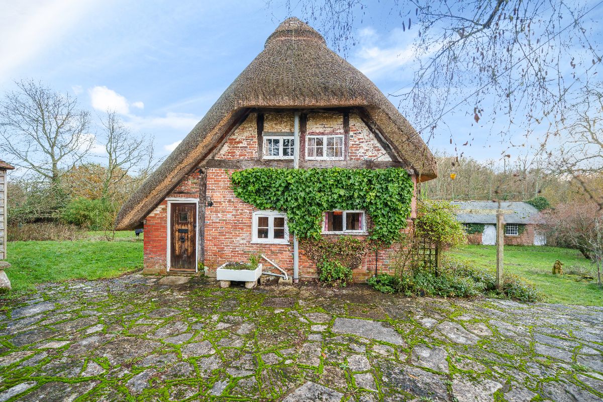 3 bed cottage for sale in Landford, Salisbury 32
