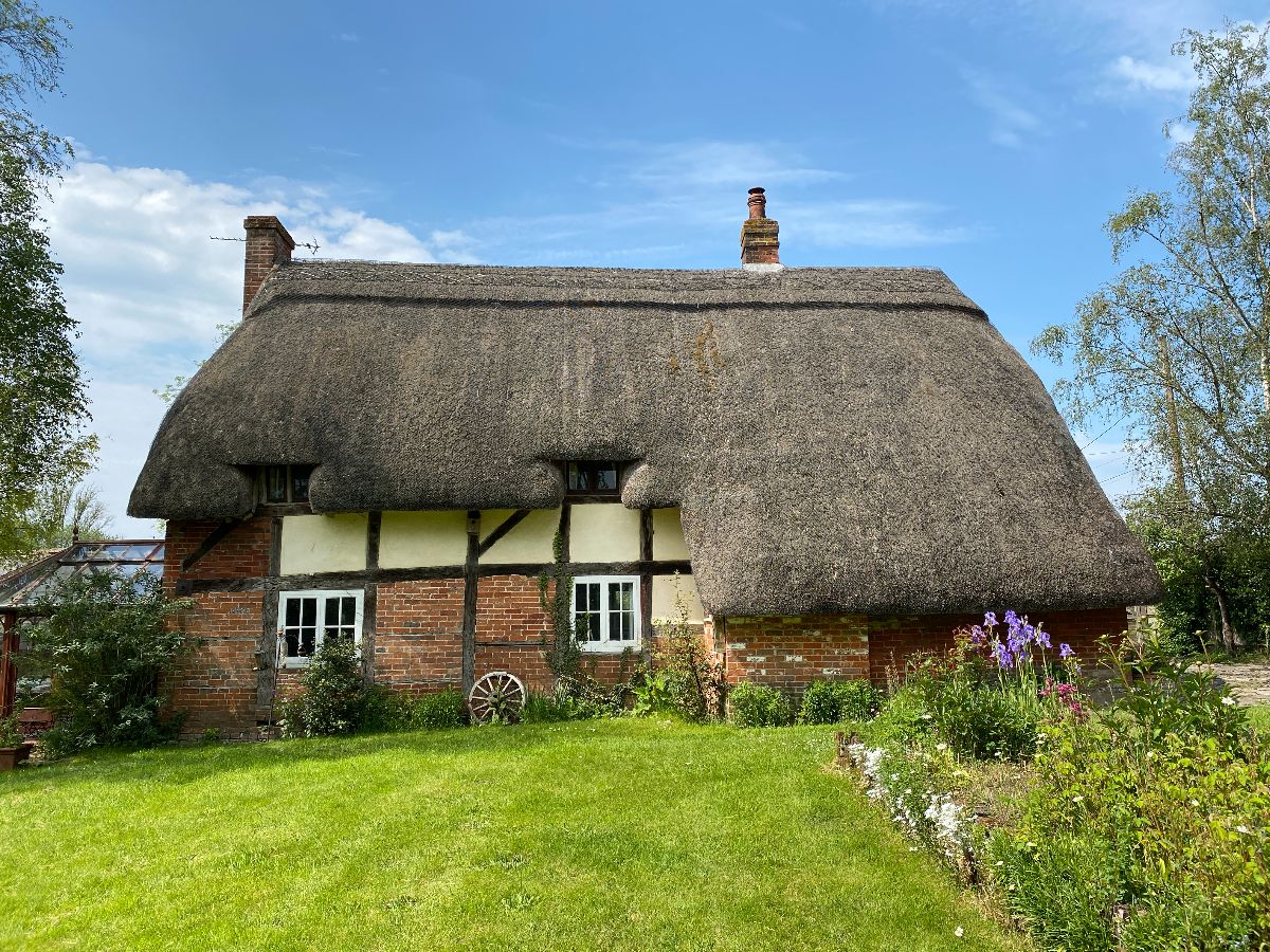 3 bed cottage for sale in Landford, Salisbury  - Property Image 1