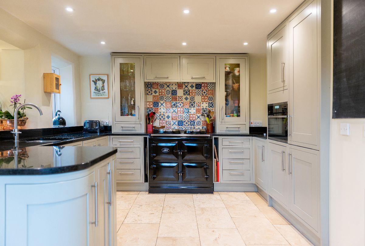 4 bed end of terrace house for sale in Court Street, Salisbury 2