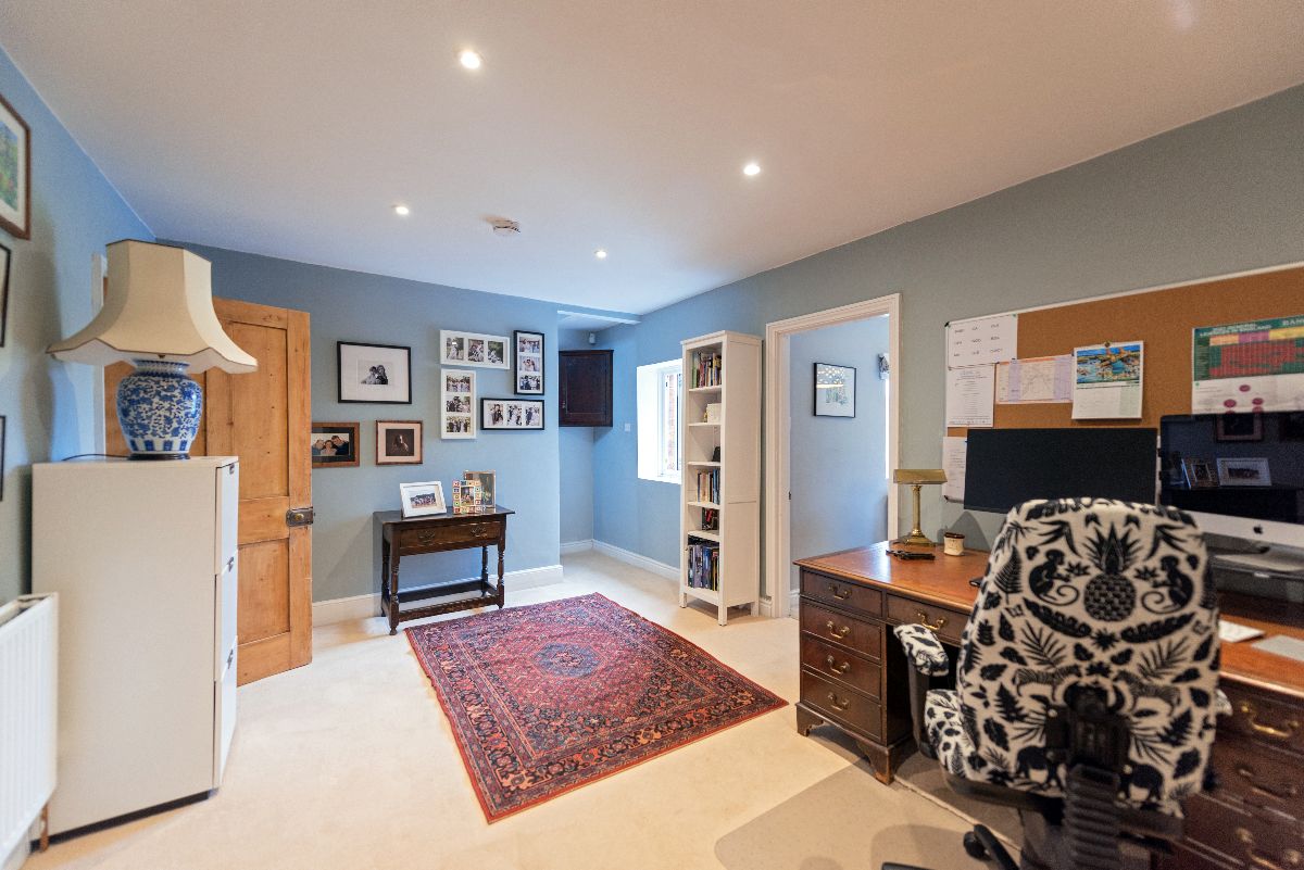 4 bed end of terrace house for sale in Court Street, Salisbury 9