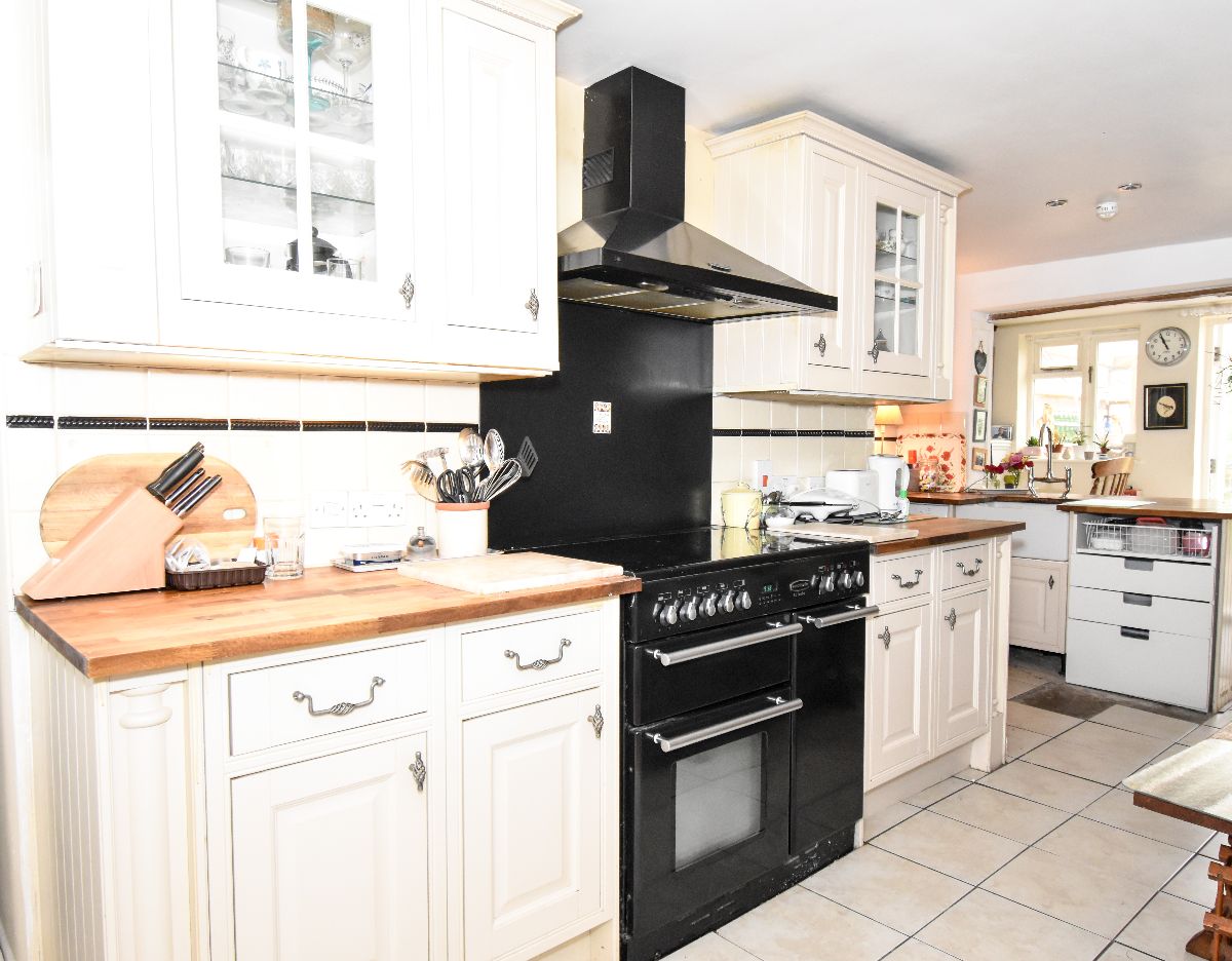 3 bed terraced house for sale in North Street, Salisbury 9