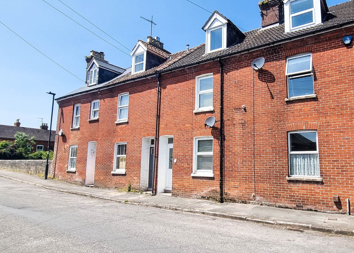 3 bed terraced house for sale in North Street, Salisbury - Property Image 1