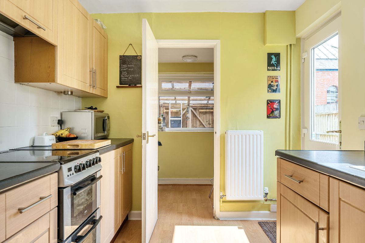 2 bed end of terrace house for sale in Riverside, Salisbury 6