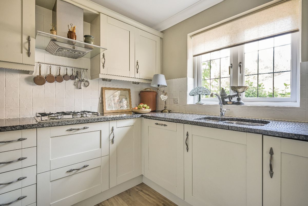 3 bed terraced house for sale in Florence Court, Salisbury  - Property Image 5