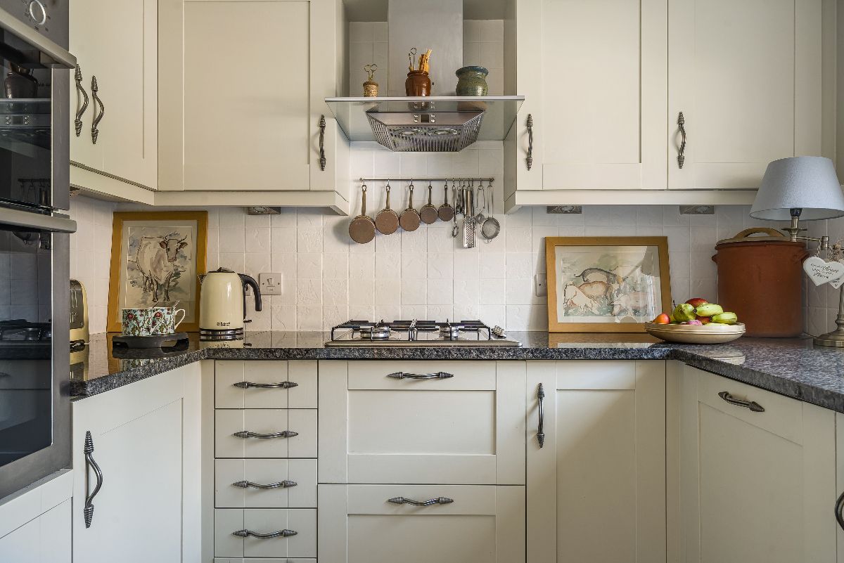 3 bed terraced house for sale in Florence Court, Salisbury 5