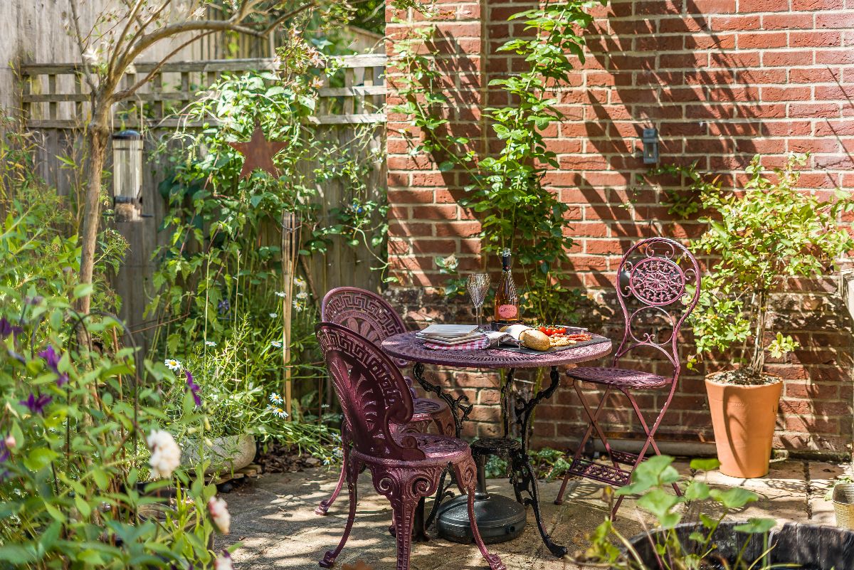 3 bed terraced house for sale in Florence Court, Salisbury 18