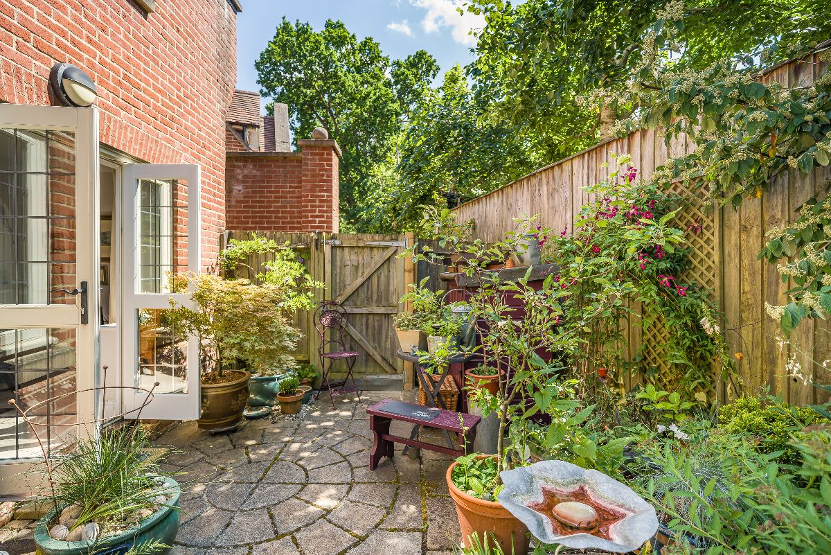 3 bed terraced house for sale in Florence Court, Salisbury 17