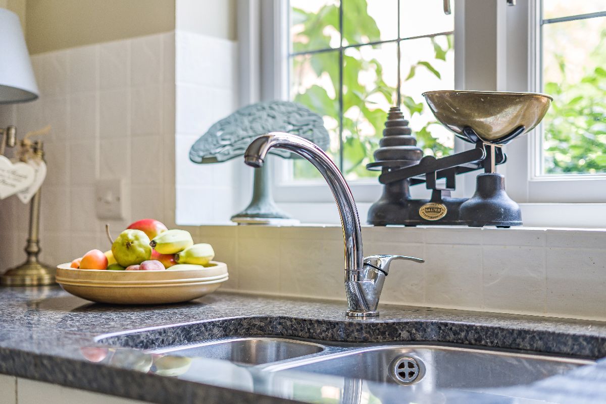 3 bed terraced house for sale in Florence Court, Salisbury 6