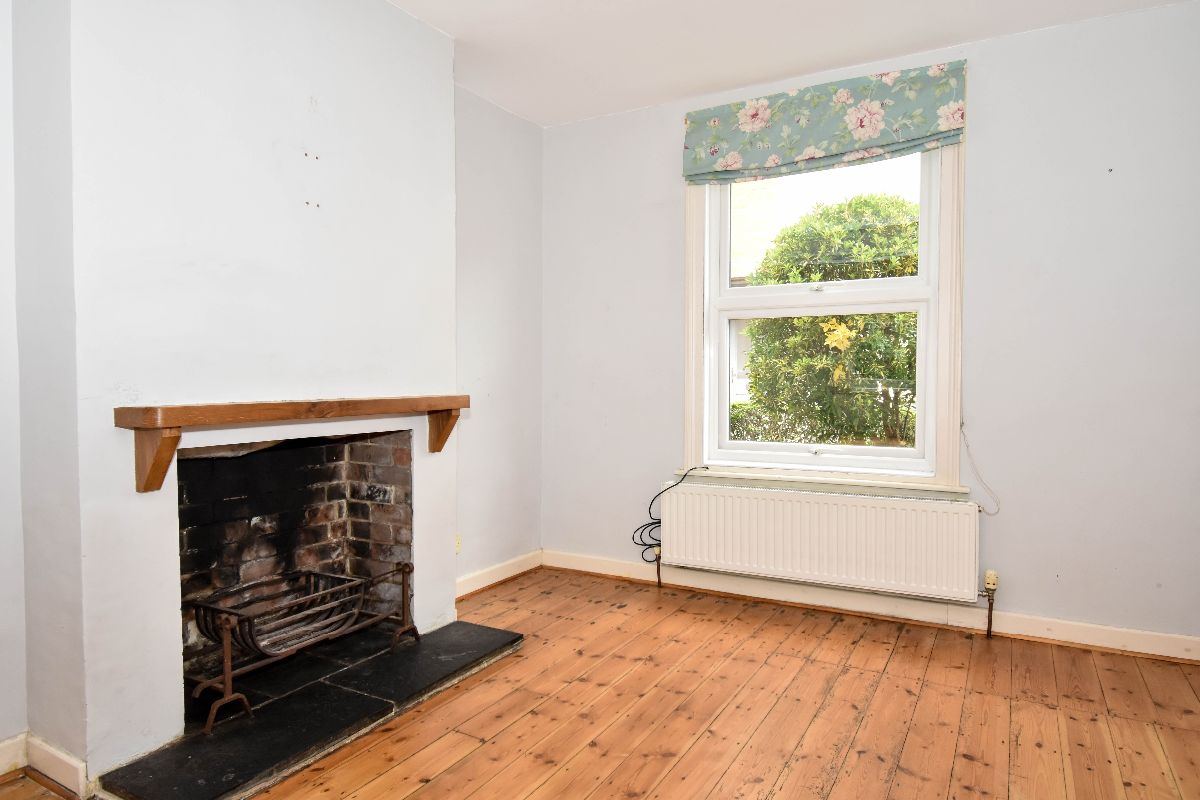 2 bed terraced house for sale in Riverside, Salisbury 1