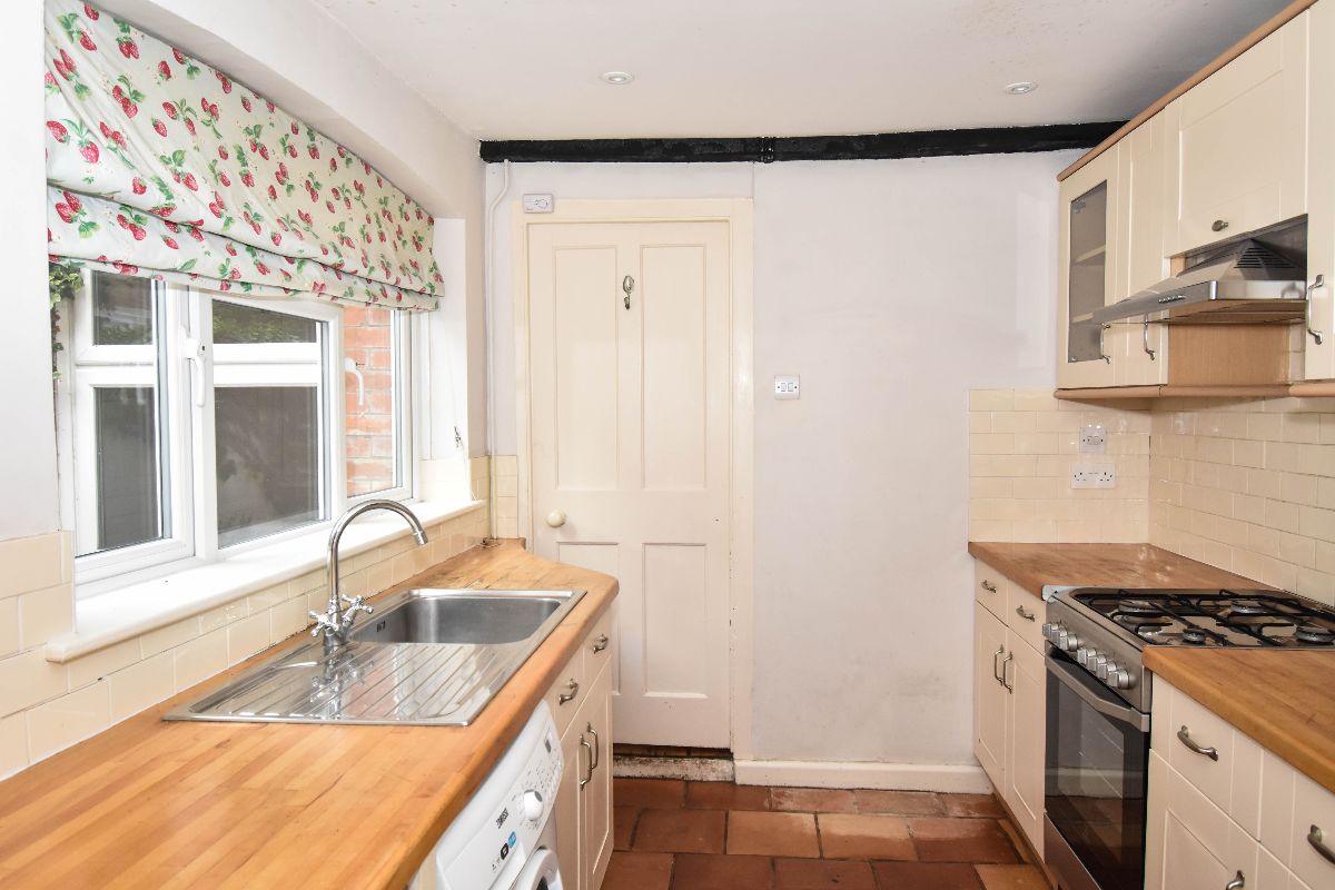 2 bed terraced house for sale in Riverside, Salisbury 5