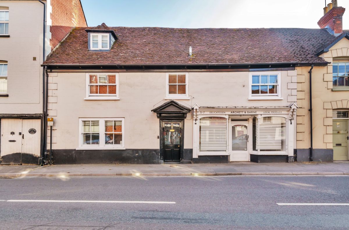 4 bed character property for sale in Wilton, Salisbury  - Property Image 24
