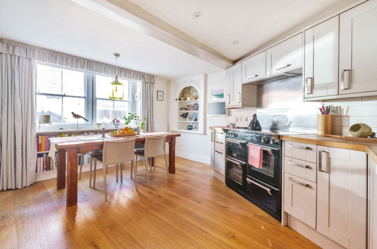 4 bed character property for sale in Wilton, Salisbury 7