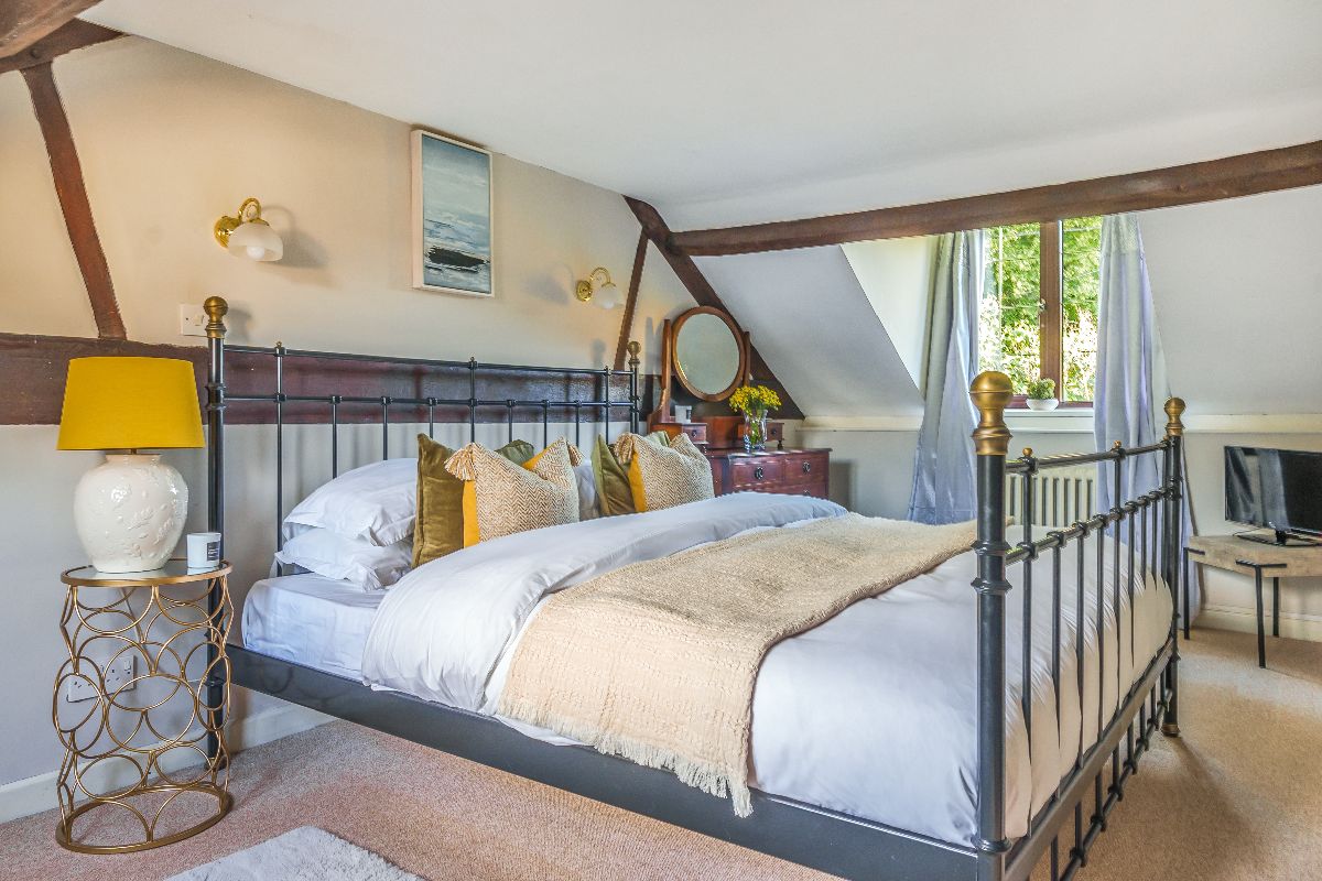 5 bed detached house for sale in Heytesbury, Warminster 8