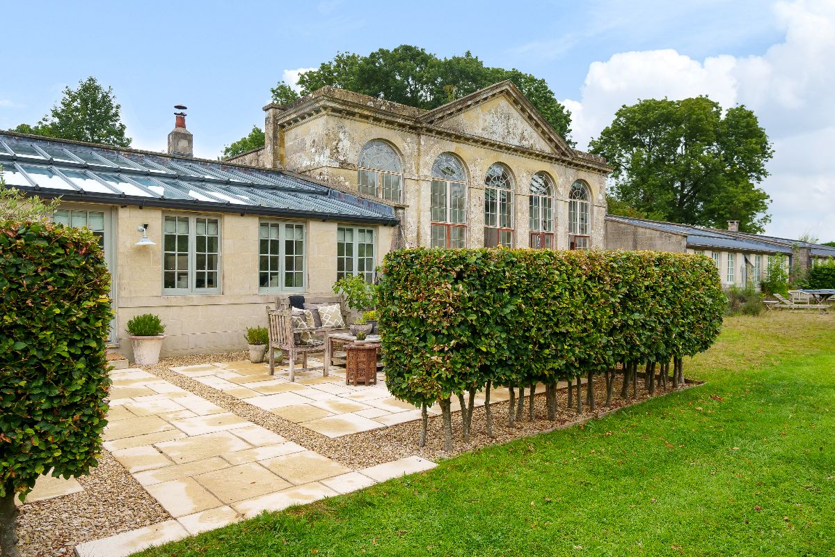 2 bed character property for sale in Garden Cottages, Salisbury  - Property Image 4