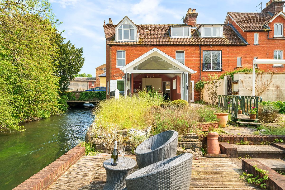 5 bed end of terrace house for sale in North Street, Salisbury  - Property Image 1