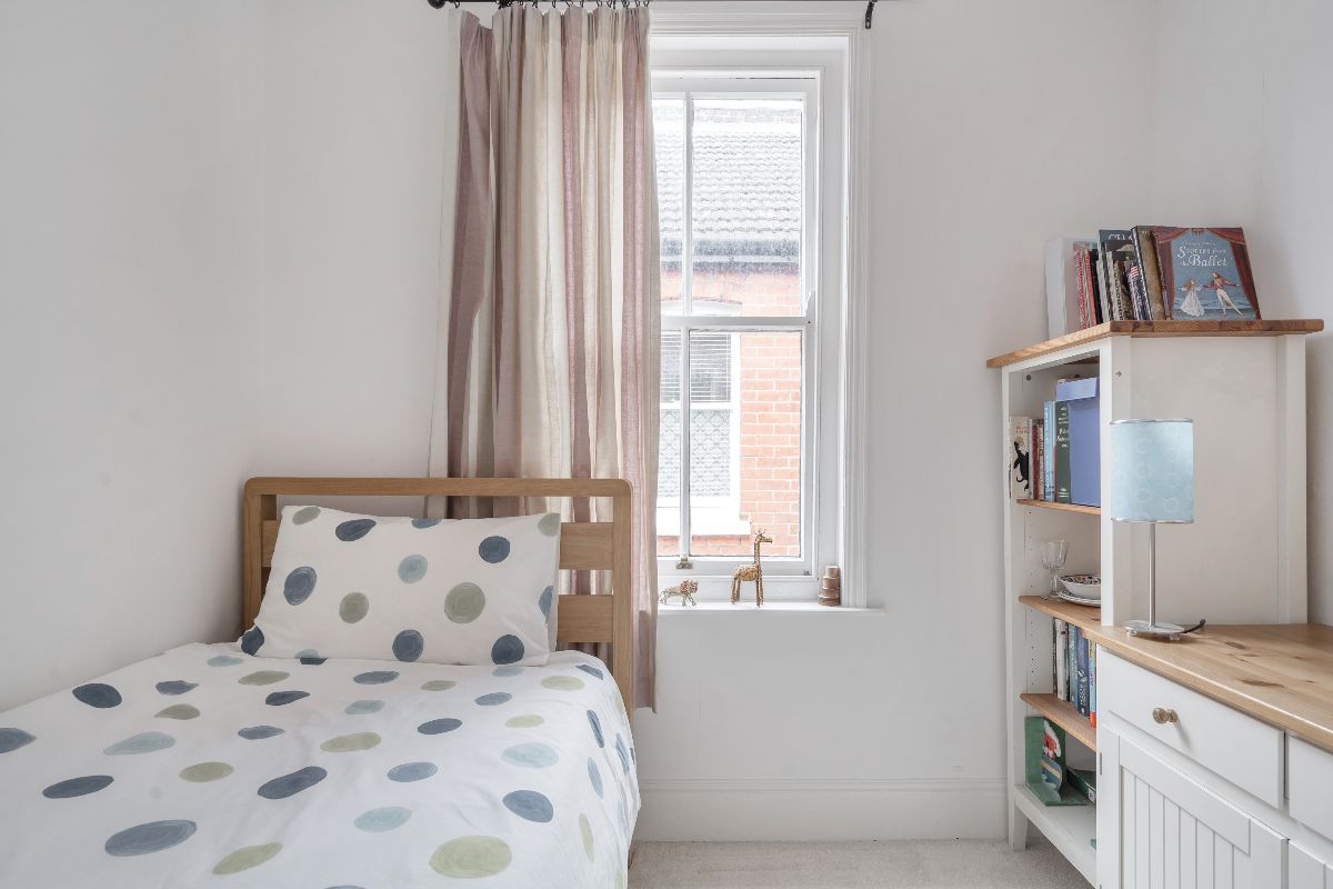 4 bed end of terrace house for sale in Albany Road, Salisbury 11