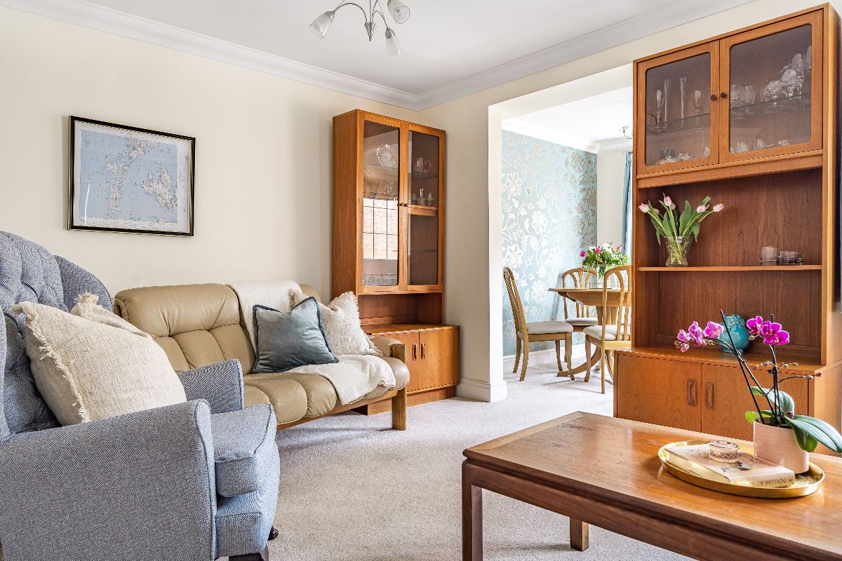 3 bed end of terrace house for sale in Florence Mews, Salisbury 2