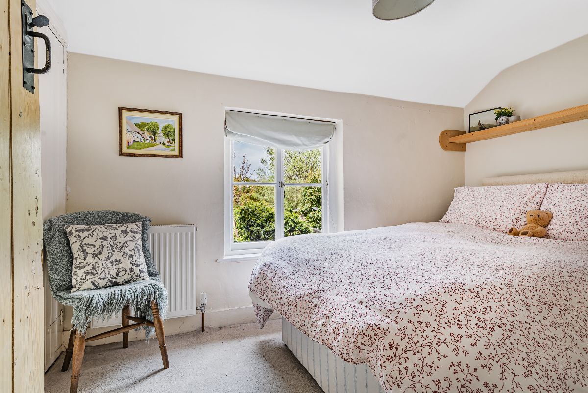 2 bed cottage for sale in North Street, Salisbury 5