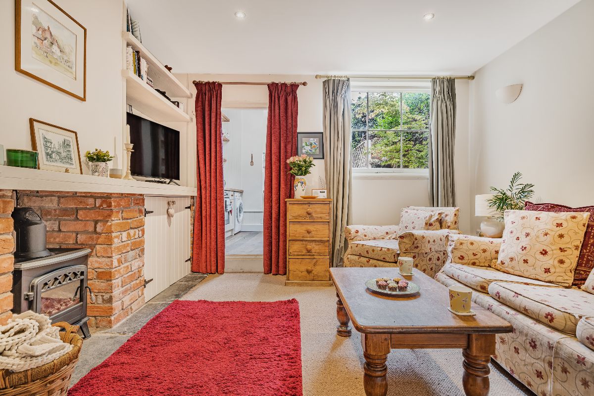 2 bed cottage for sale in North Street, Salisbury  - Property Image 1