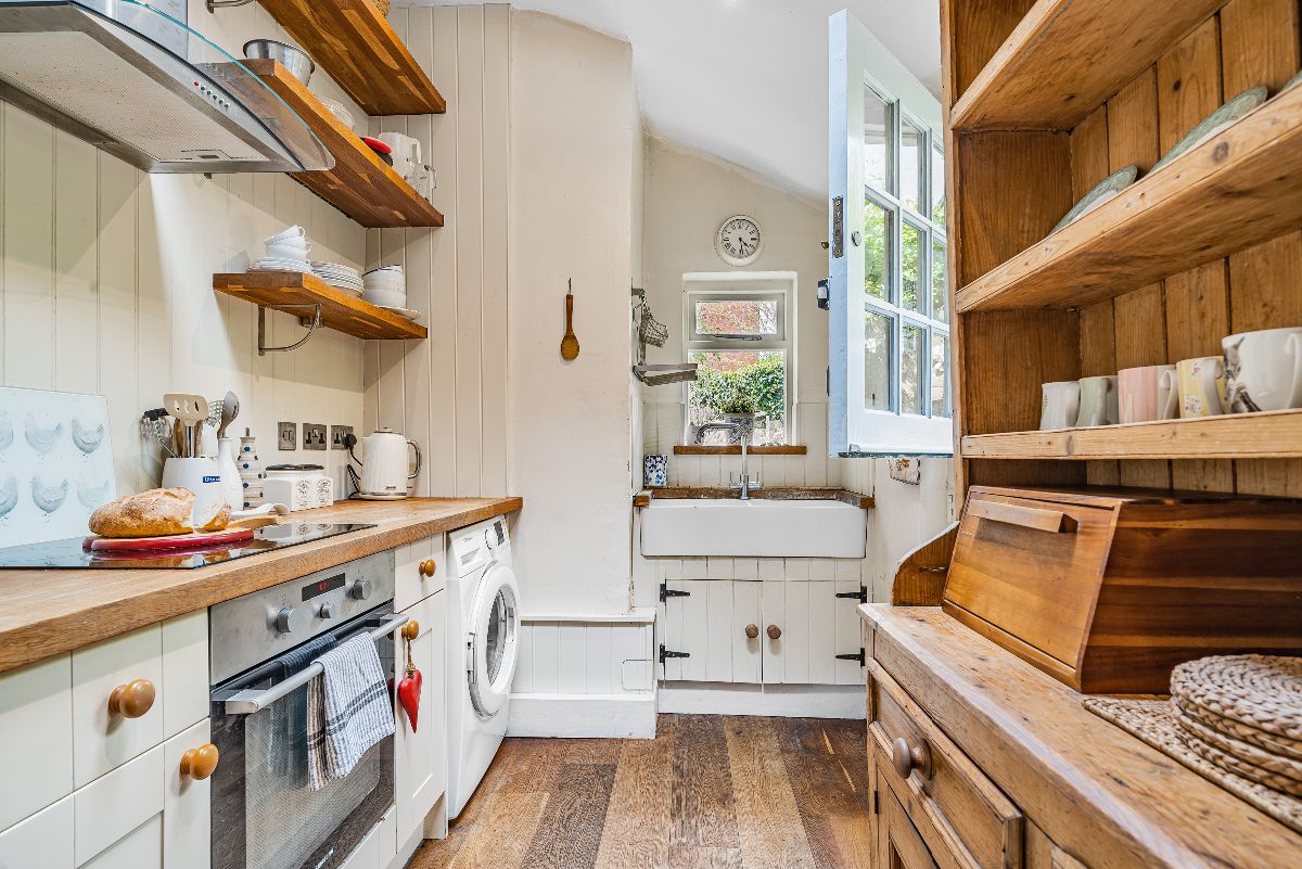 2 bed cottage for sale in North Street, Salisbury 1