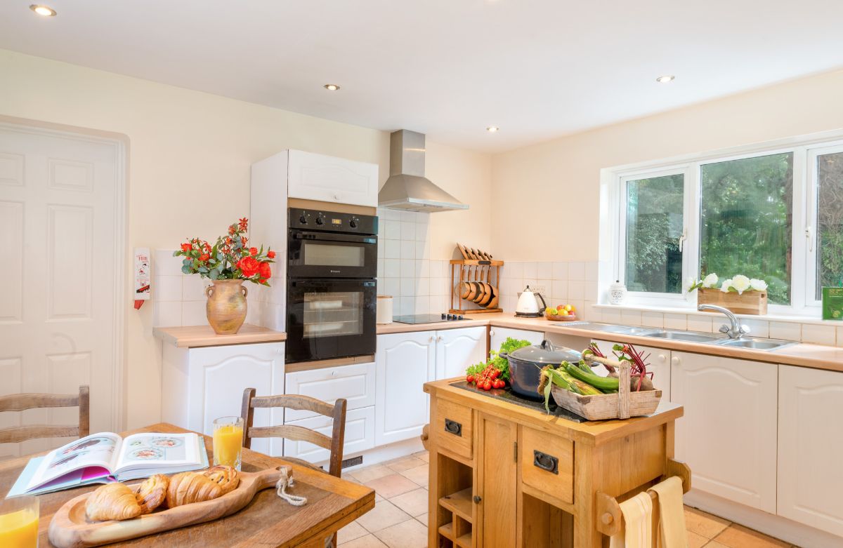 6 bed detached house for sale in Grange Lane, Warminster 4