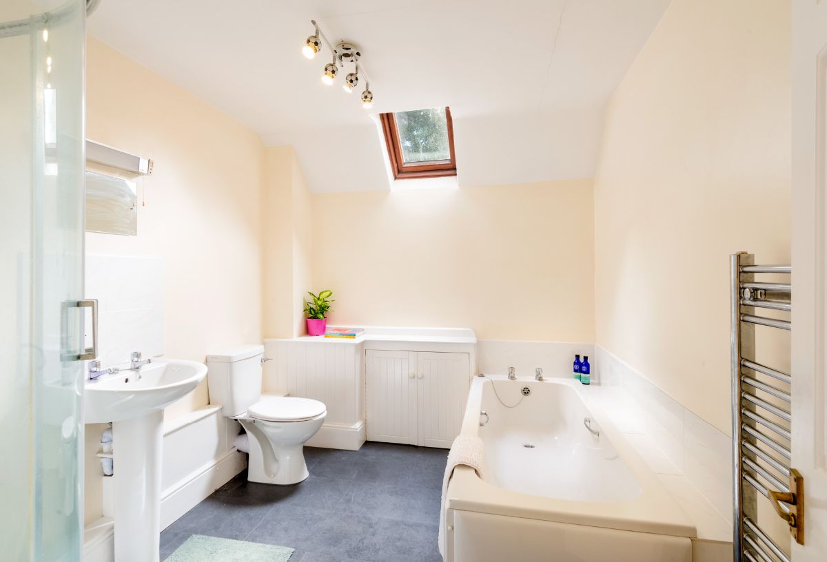 6 bed detached house for sale in Grange Lane, Warminster 9