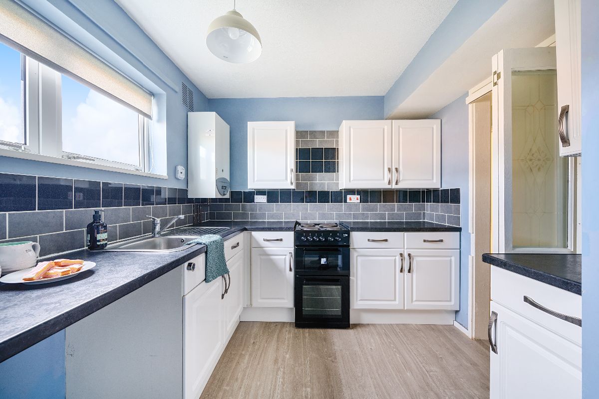 3 bed flat for sale in Randalls Croft Road, Salisbury  - Property Image 3