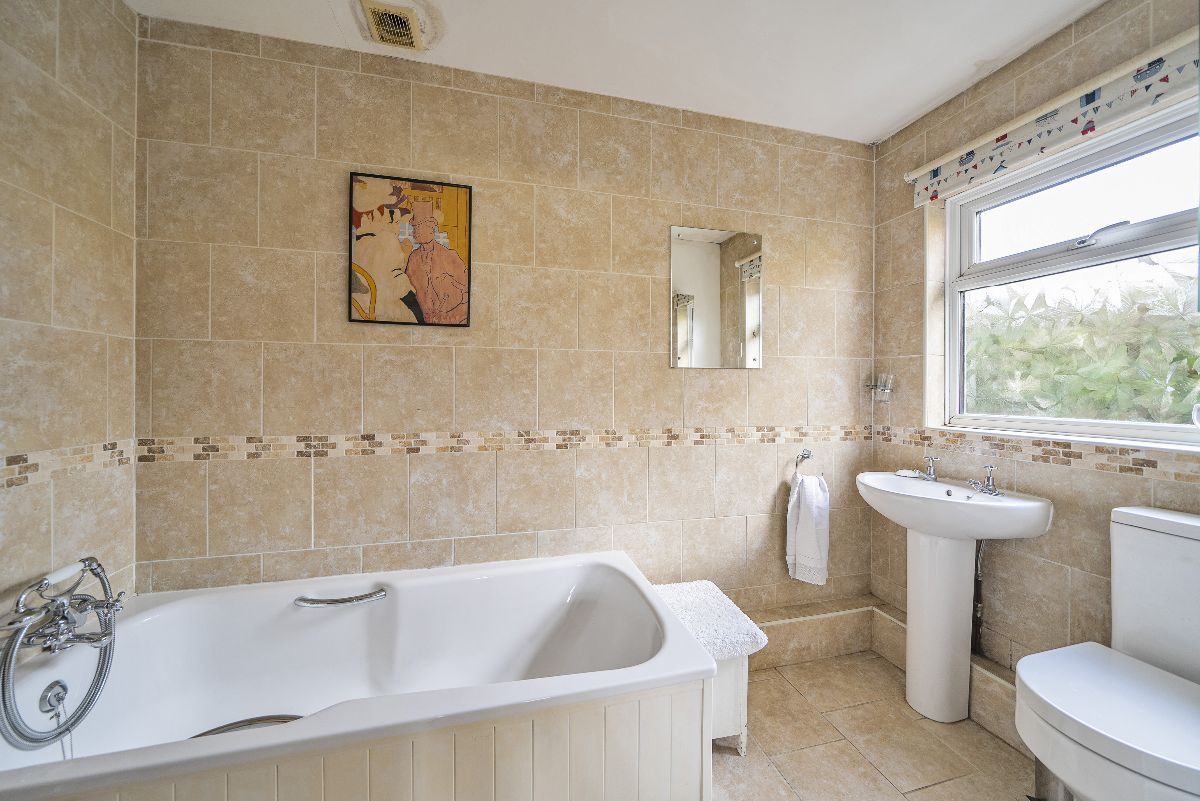 4 bed bungalow for sale in Donhead St. Andrew, Shaftesbury 9