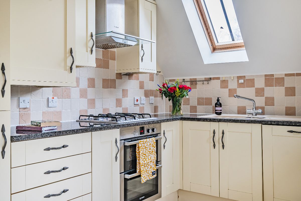 2 bed flat for sale in Florence Court, Salisbury - Property Image 1