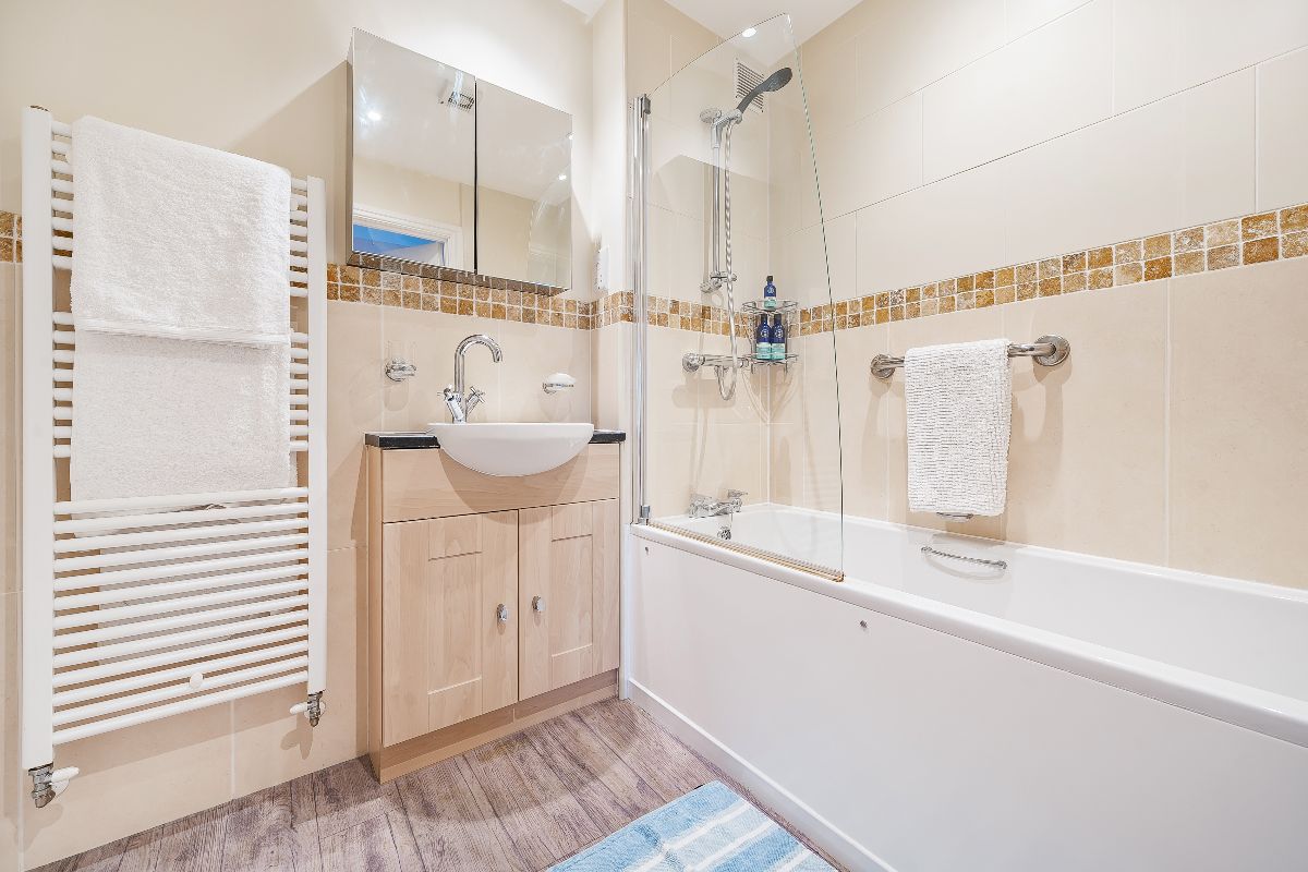 2 bed flat for sale in Florence Court, Salisbury 9