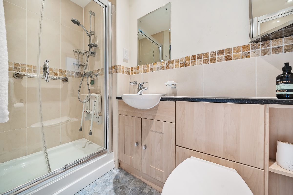 2 bed flat for sale in Florence Court, Salisbury 8