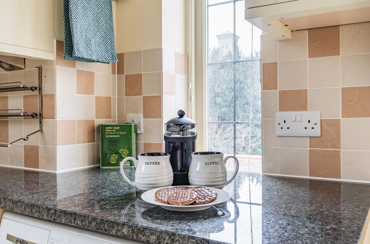 2 bed flat for sale in Florence Court, Salisbury 4