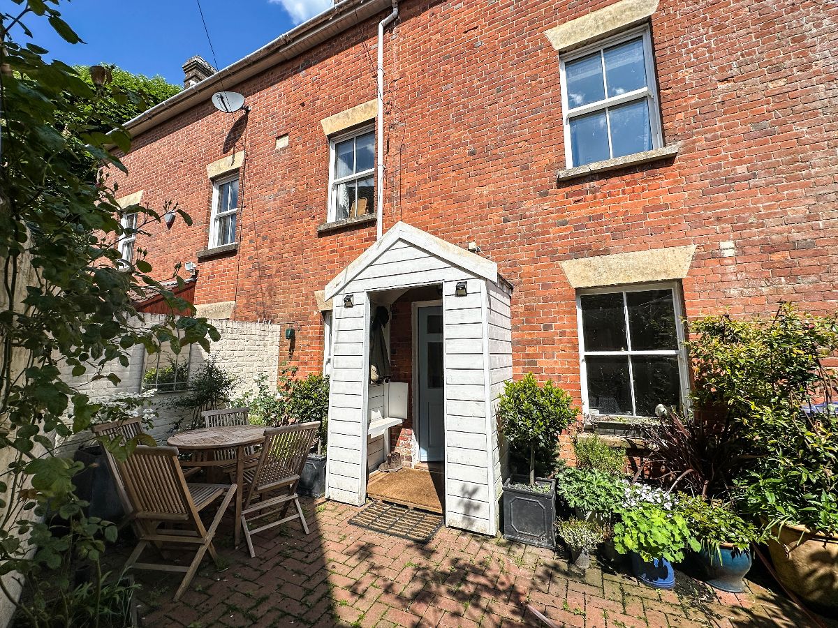 2 bed house for sale in North Street, Salisbury, SP2