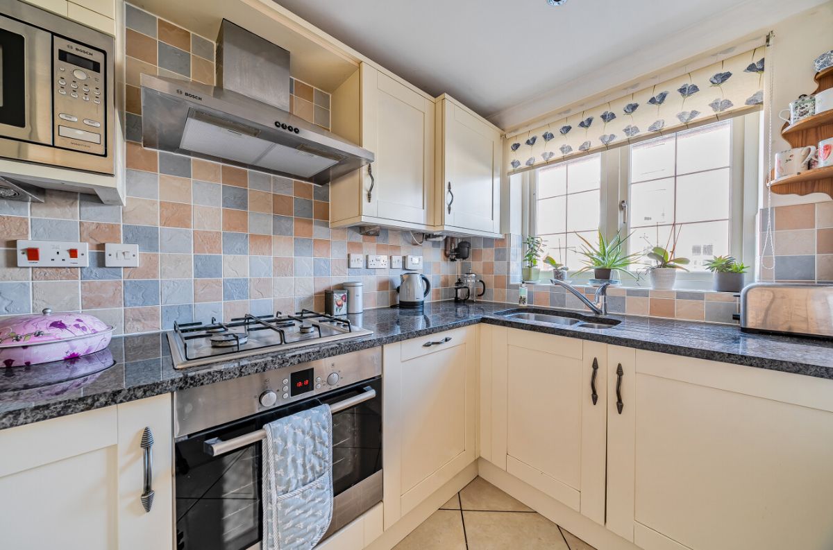 3 bed house for sale in Florence Mews, Salisbury 3