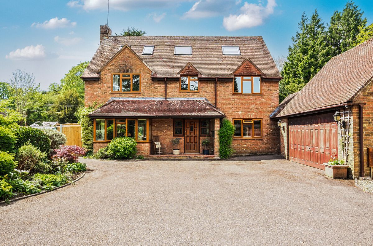 5 bed house for sale in Rock Lane, Warminster  - Property Image 3