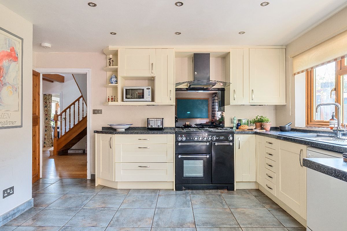 5 bed house for sale in Rock Lane, Warminster  - Property Image 6