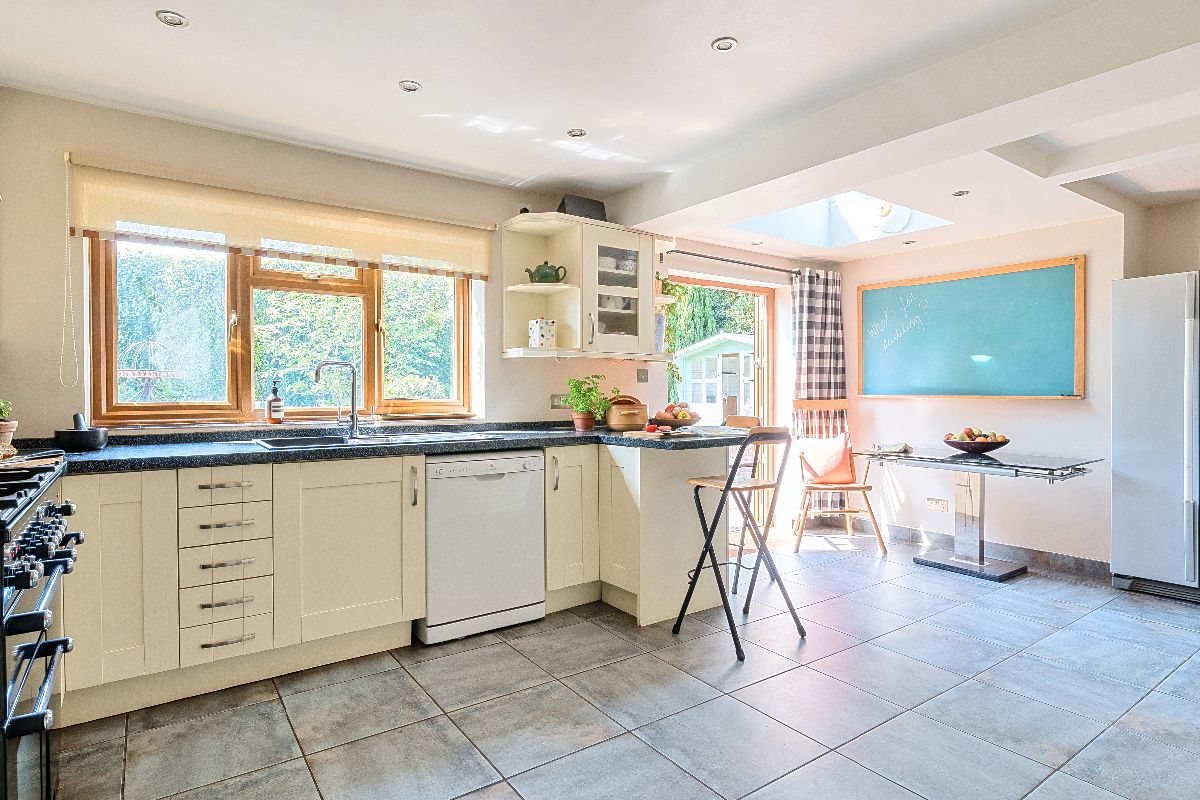 5 bed house for sale in Rock Lane, Warminster  - Property Image 7