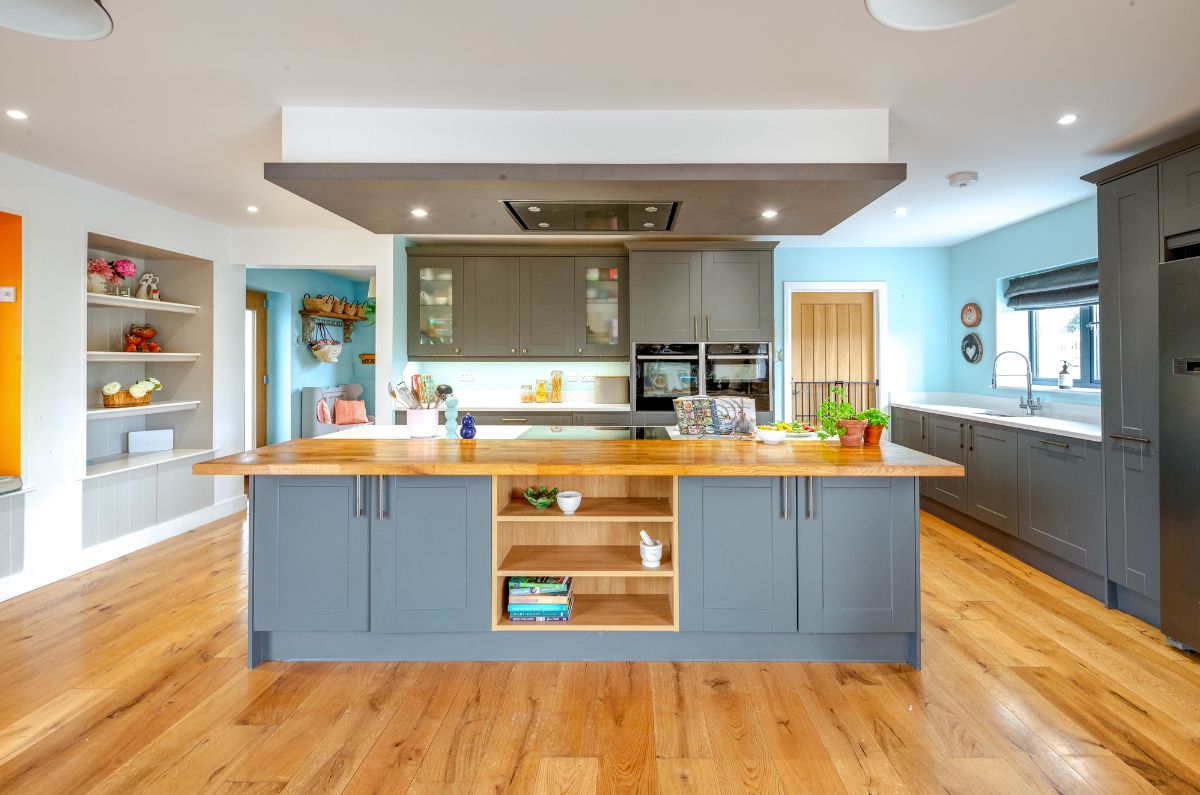 5 bed detached house for sale in Longhedge, Salisbury 1