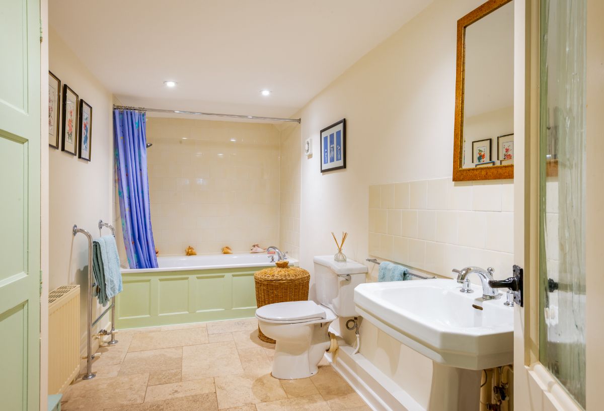 5 bed house for sale in Wylye Road, Hanging Langford 9