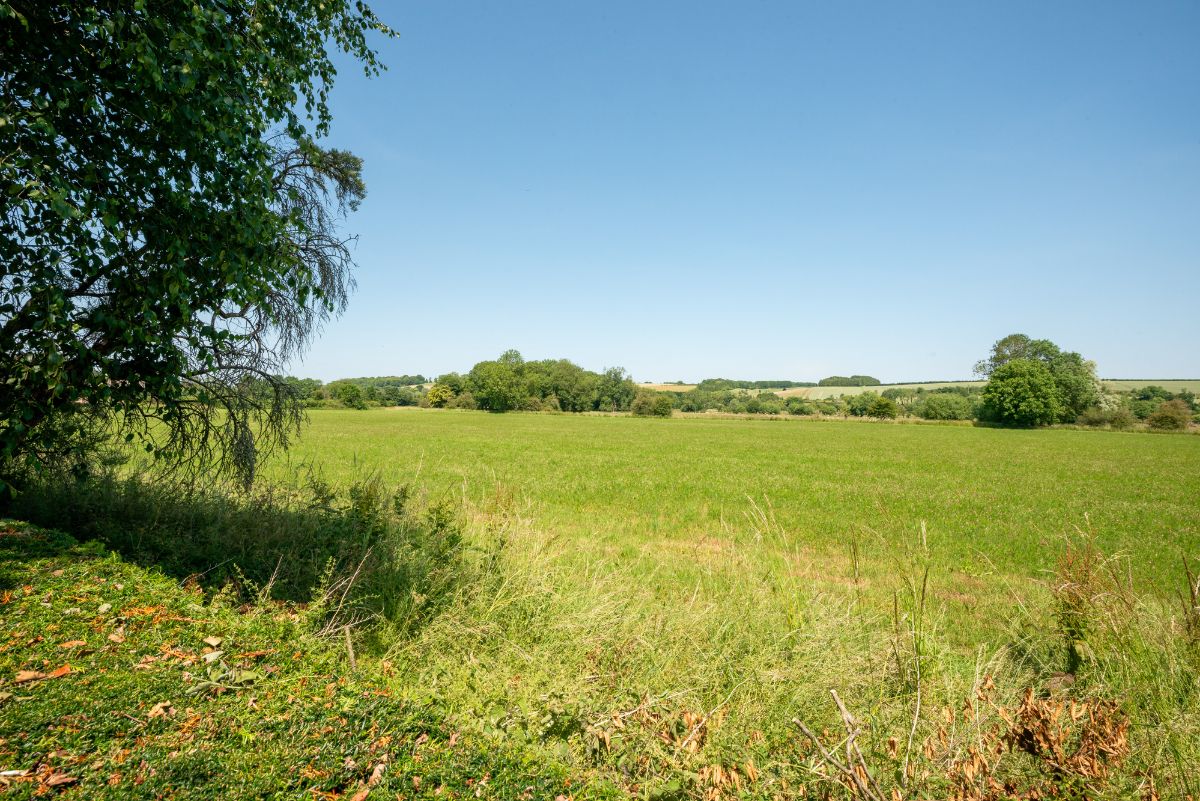 5 bed house for sale in Wylye Road, Hanging Langford 2