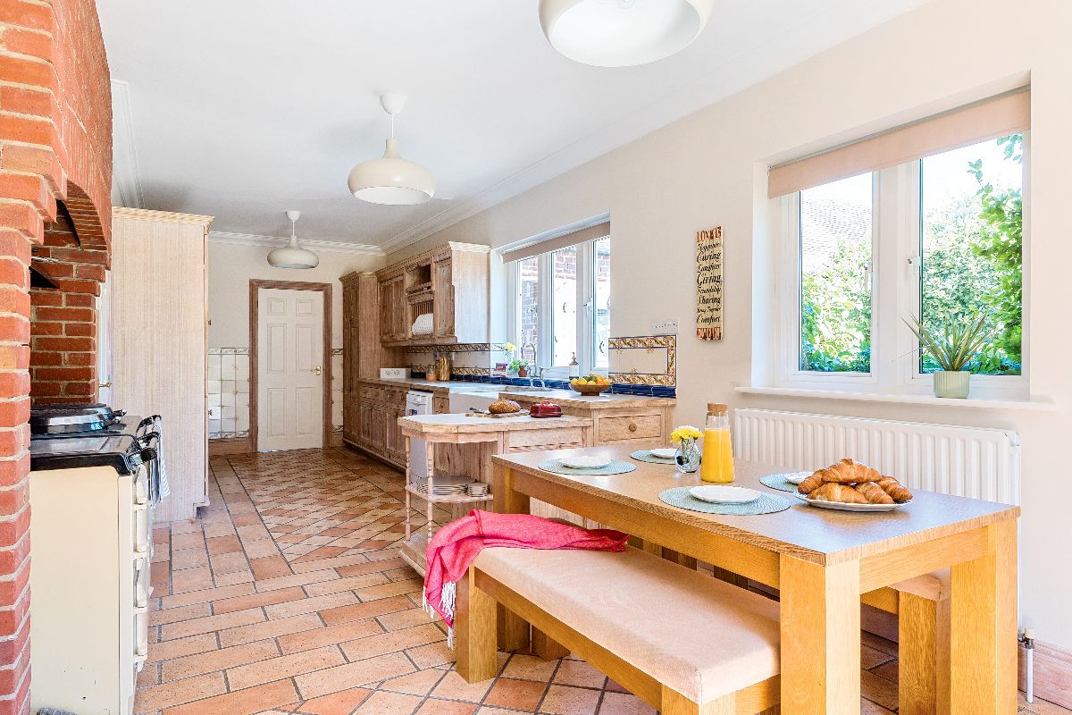 6 bed detached house for sale in Amesbury, Salisbury 3