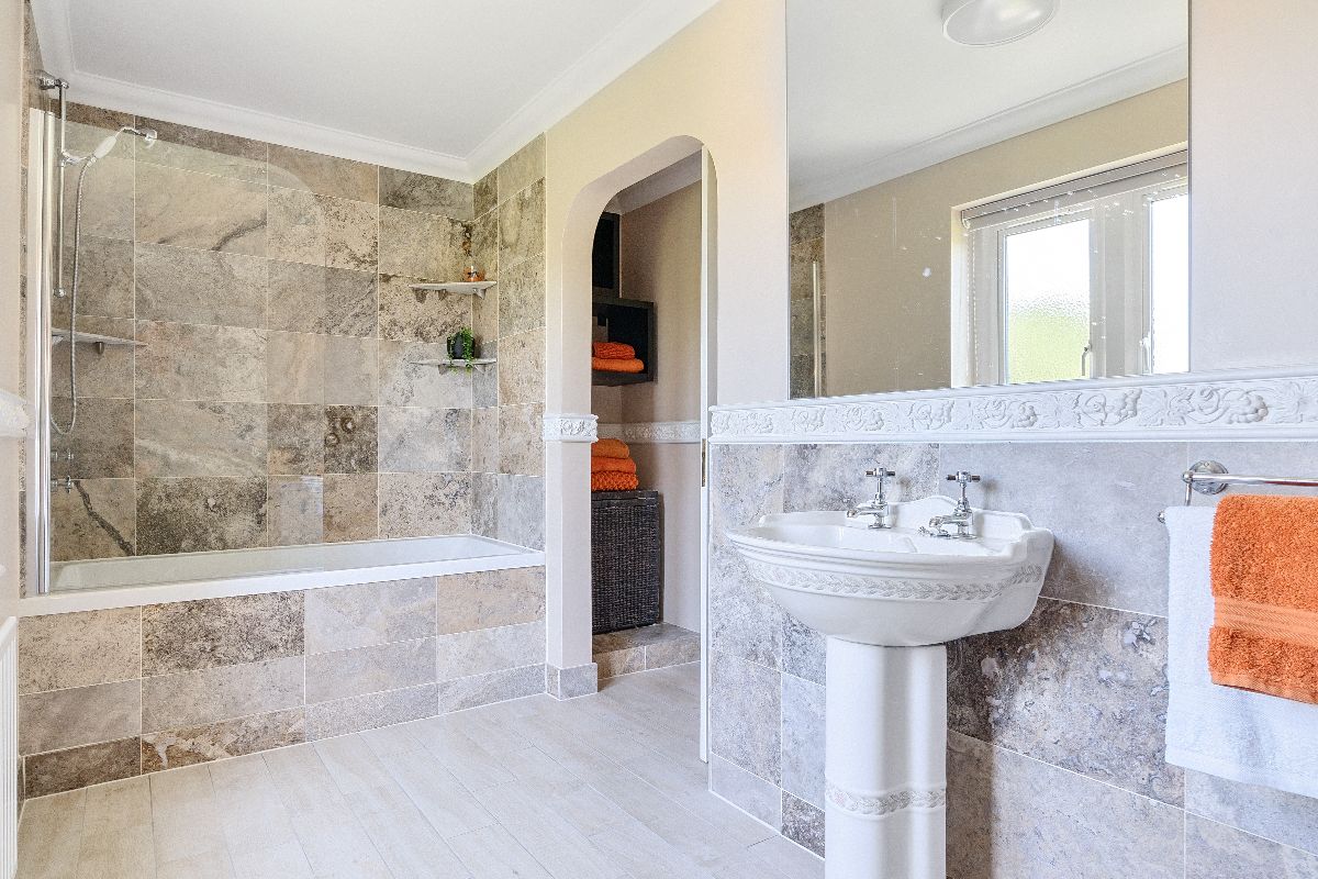 6 bed detached house for sale in Amesbury, Salisbury 18