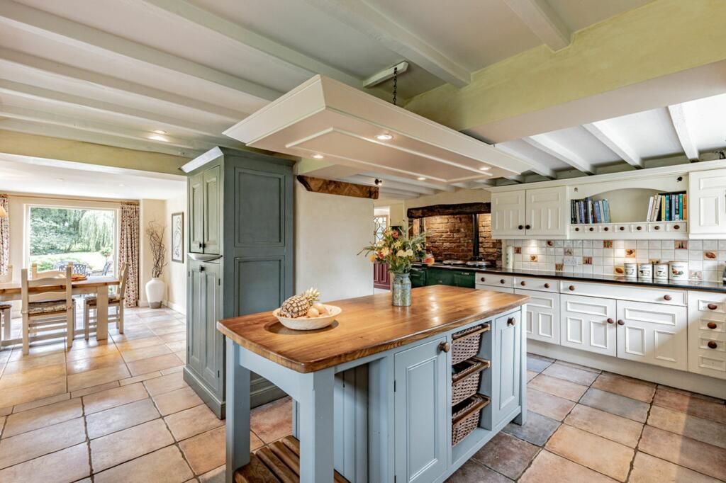5 bed character property for sale in Bunbury, Tarporley 3