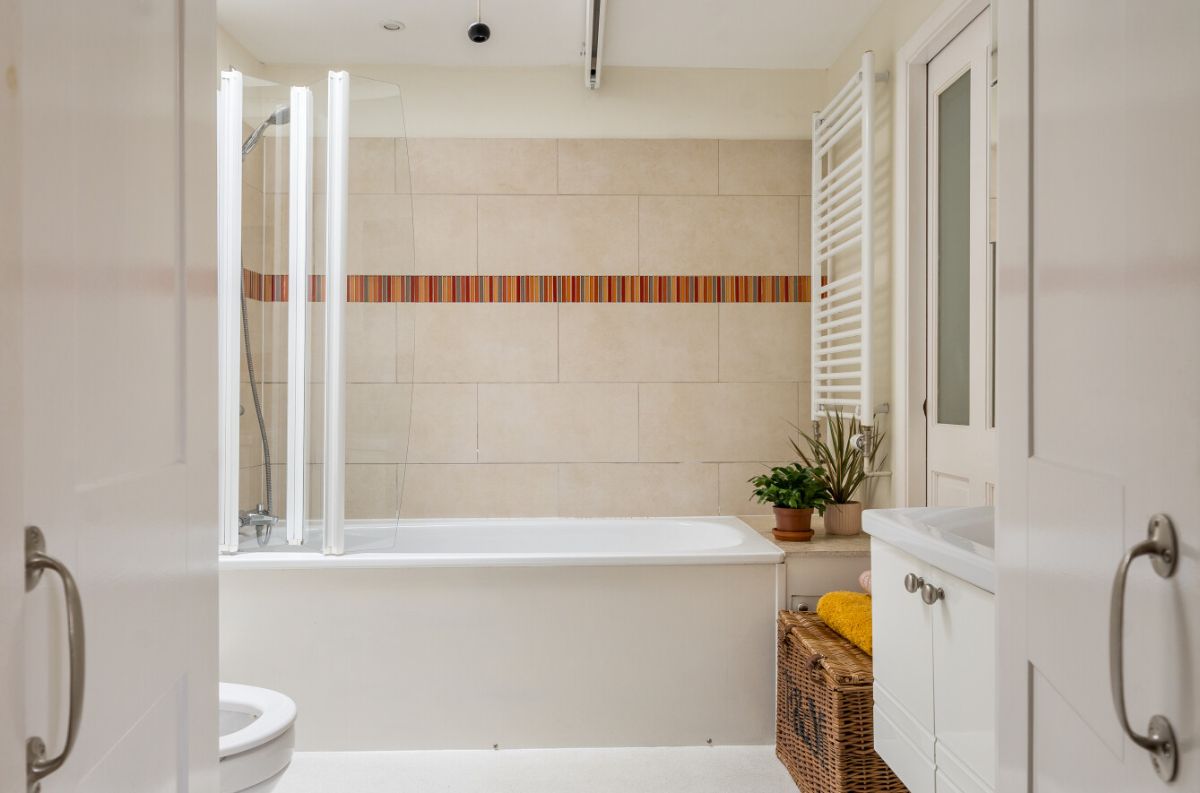 5 bed house for sale in Winterbourne Stoke, Salisbury 19