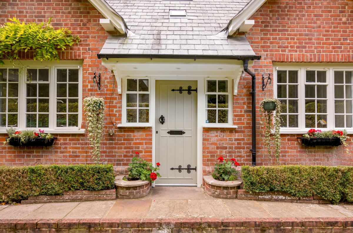 5 bed house for sale in Winterbourne Stoke, Salisbury 2