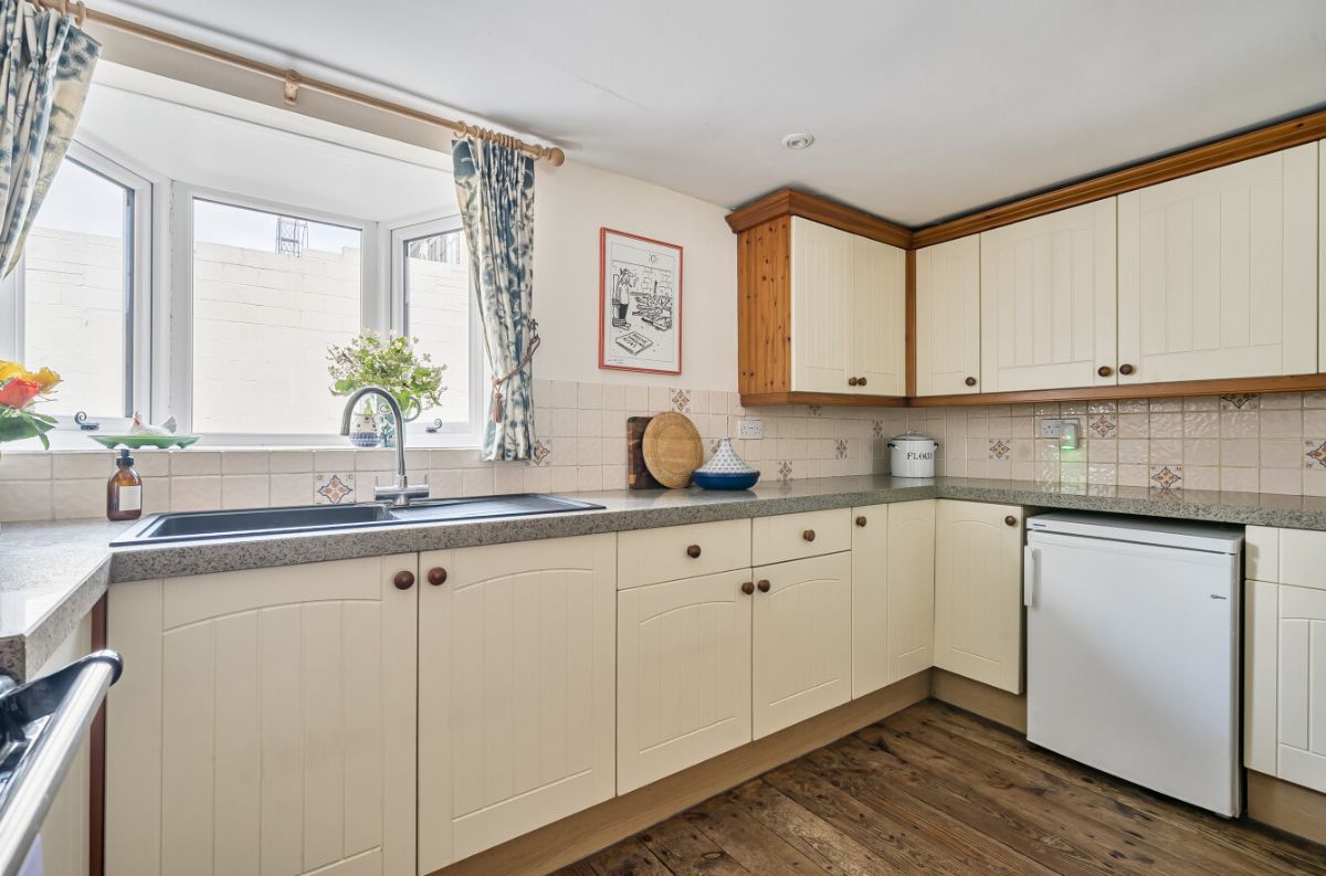 3 bed semi-detached house for sale in West Street, Salisbury 13