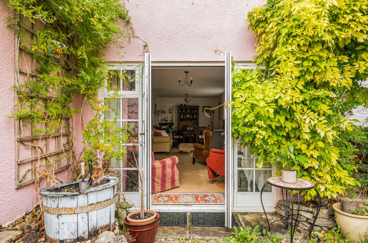 3 bed semi-detached house for sale in West Street, Salisbury 11