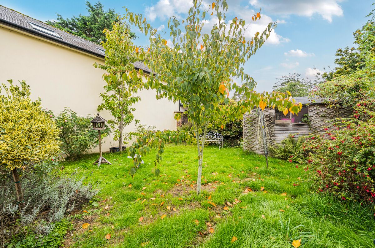 3 bed semi-detached house for sale in West Street, Salisbury 25